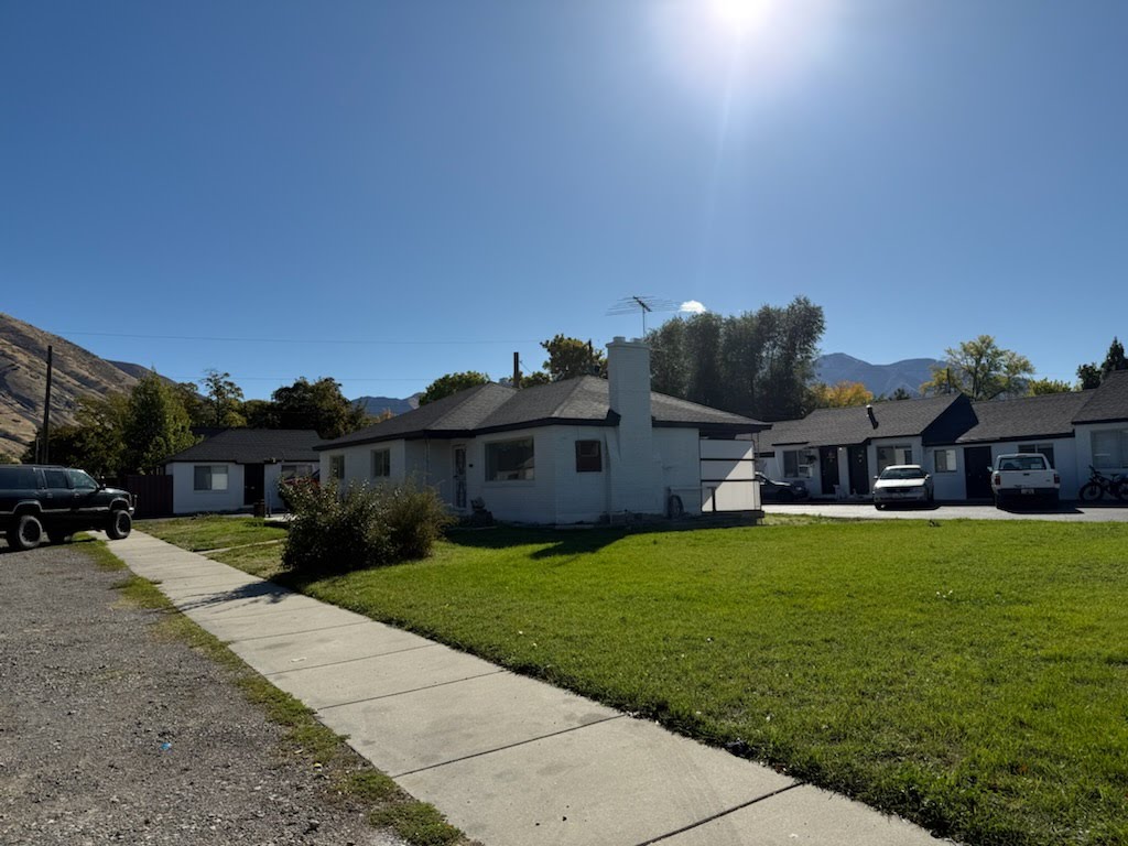 282 North Main Street - House